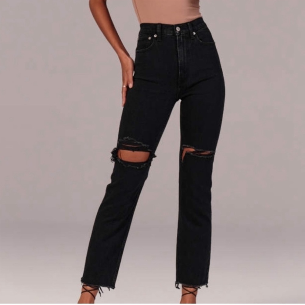 🦌 A&F Black Ultra High Rise Ankle Straight Jeans